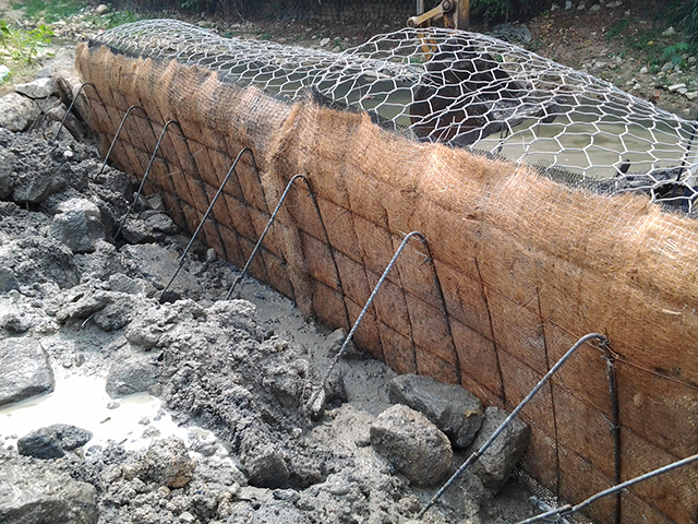 Gabion Retaining Wall System for Riverbank Erosion Protection - Fibromat